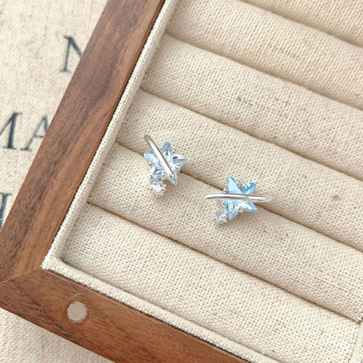 Women's Pink Blue Star Ear Track Swing Exquisite Small Versatile Commuter Stud Earrings