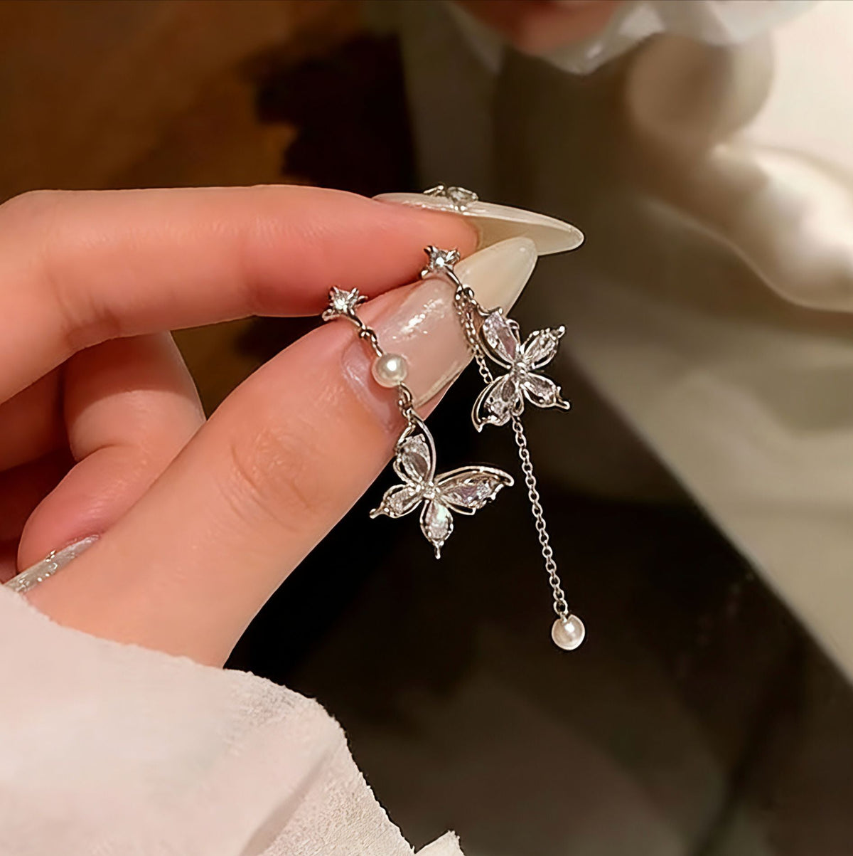 Women's Diamond Asymmetric Butterfly Temperament Entry Lux High-grade Tassel Niche Design Stud Earrings