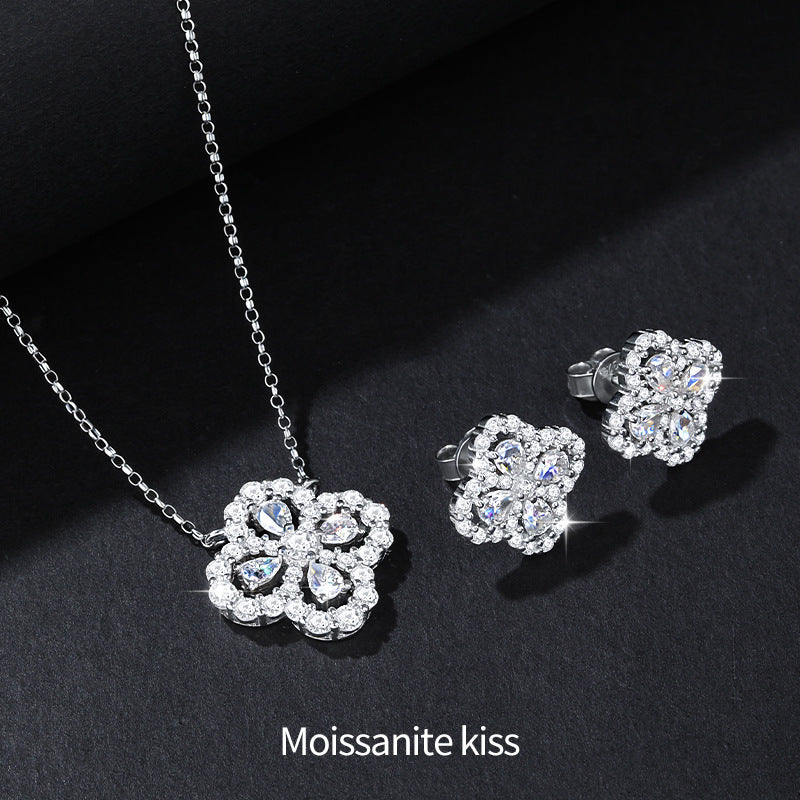 Women's Luxury High-grade Fashion Sterling Sier Four Leaf Necklaces