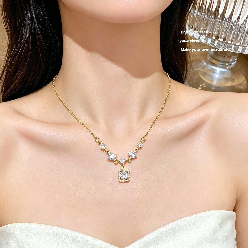 Women's High-grade Style Niche Design Commuter Sugar Exquisite Clavicle Necklaces