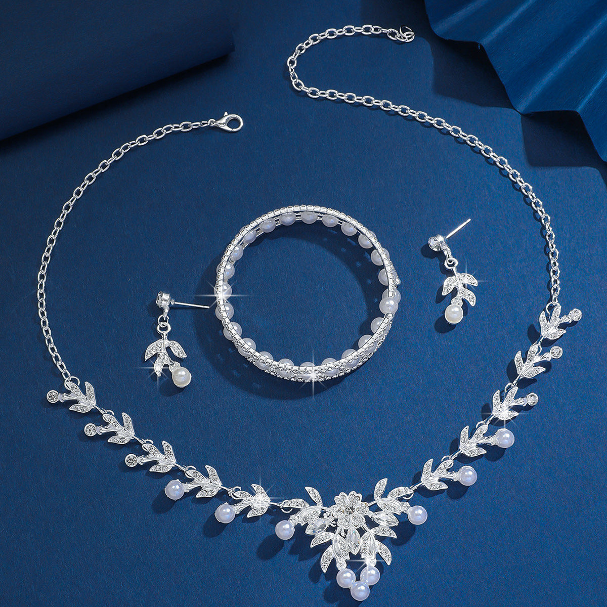 Women's Retro Easy Matching Clavicle Chain Elegant Leaves Necklaces