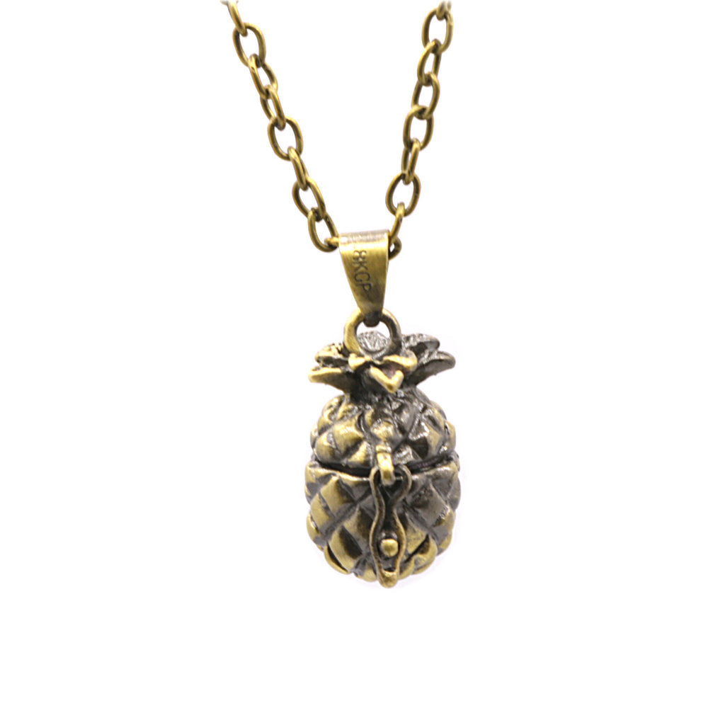 Women's Bronze Distressed Buckle Storage Commemorative Pendant