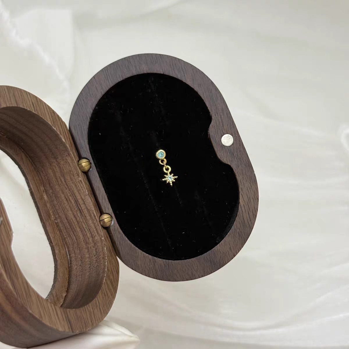 Pa Green Zirconium Umbilicaria Bone Nail Collection Earrings
