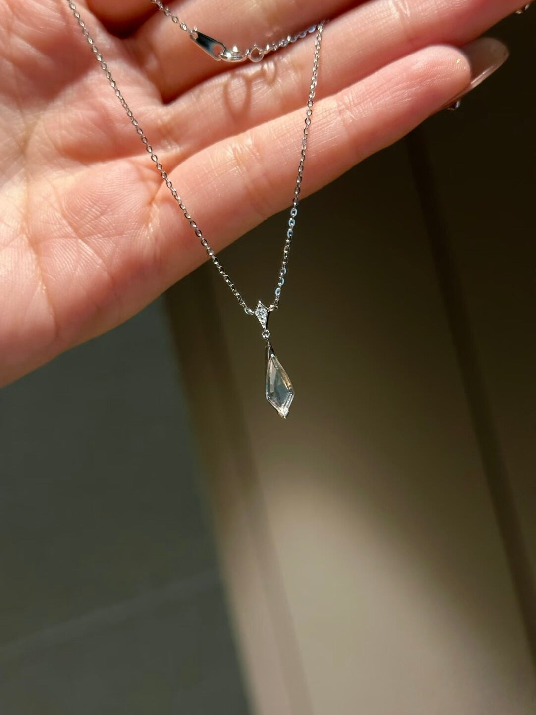 Diamond-shaped Water Drop White Crystal Clavicle Necklace