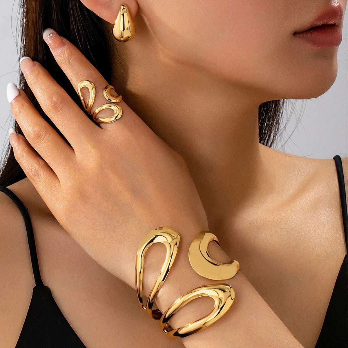 Women's Fashion Simple Gold Plated Popular Hollow Bracelets