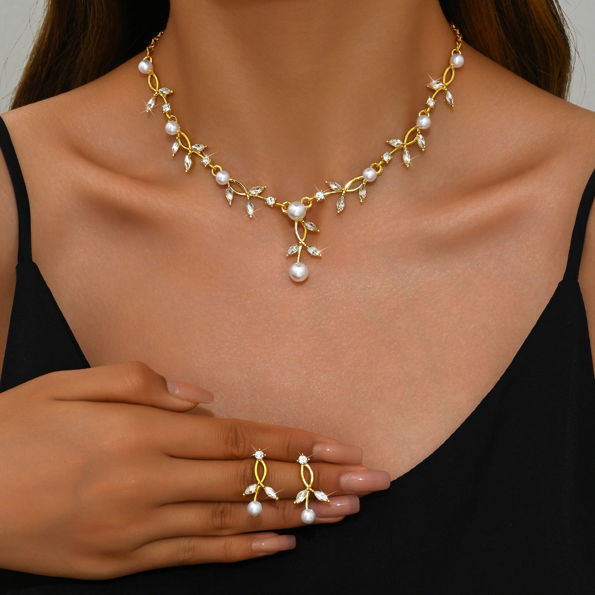 Women's High-grade Entry Lux Elegant Temperamental Minority Clavicle Pearl Pendants