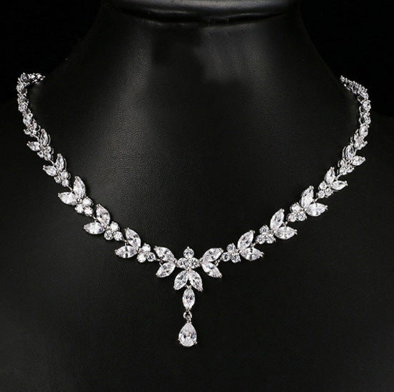 Fashionable Simple Elegant Long Horse Eye Water Necklaces