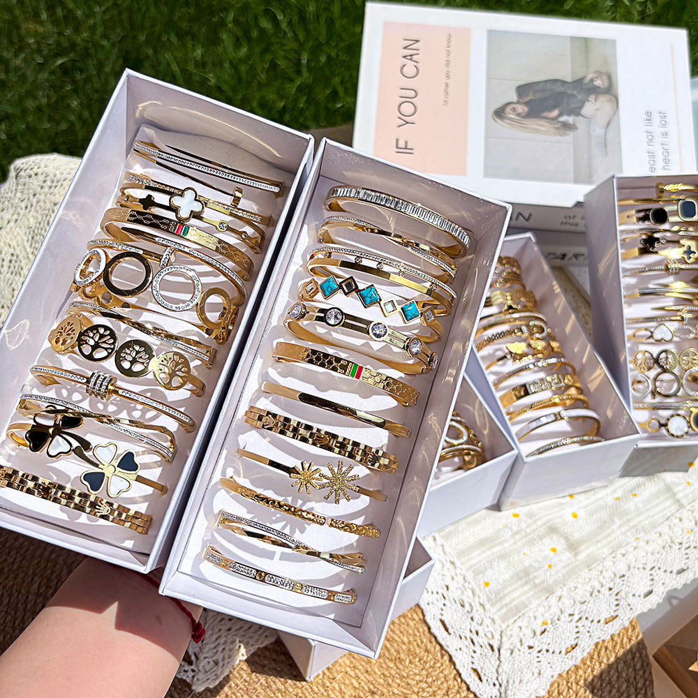 Women's Titanium Steel Collection Light Luxury High-grade Buckle Fashion Bracelets