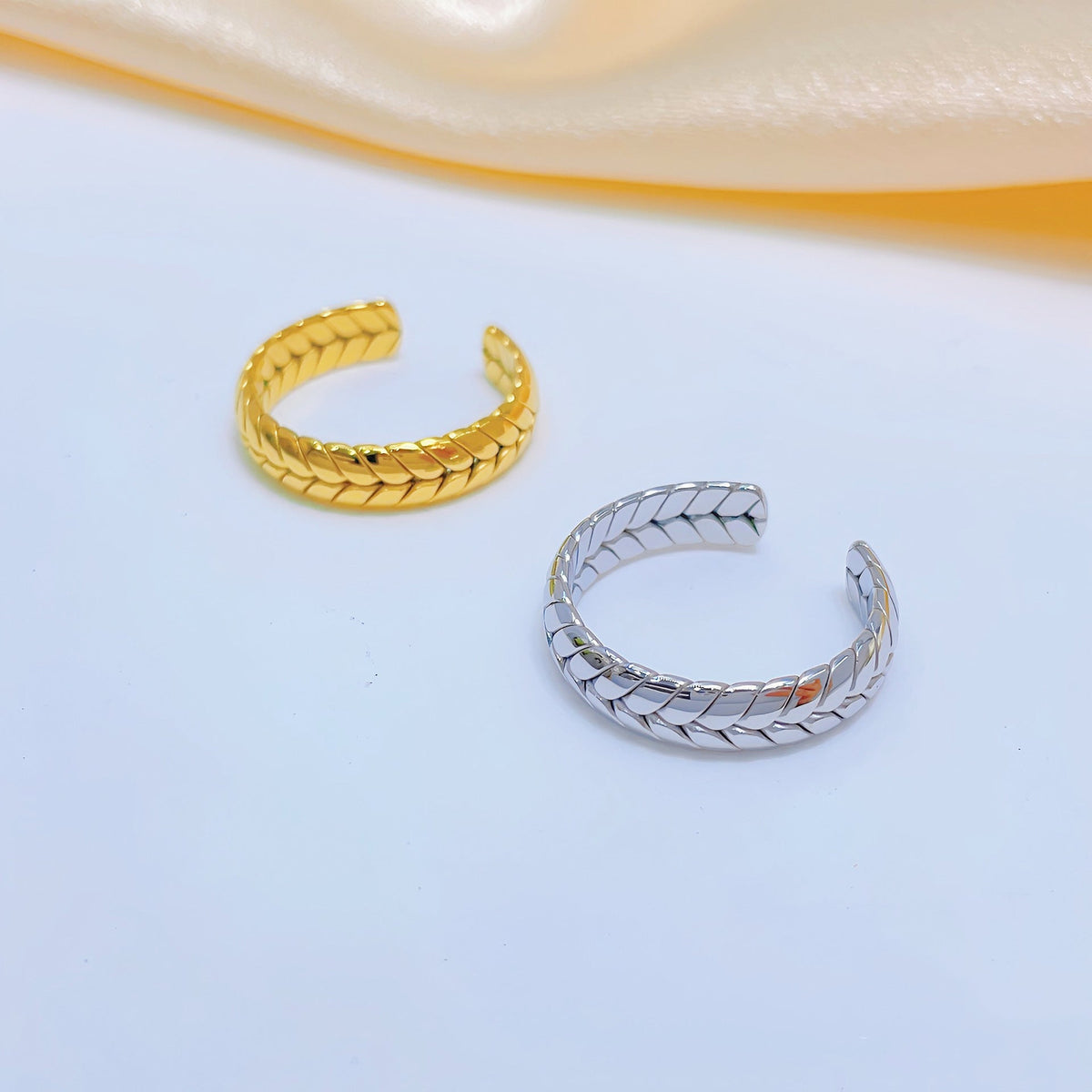 Fashion Titanium Steel Wheat Open-ended High-grade Shaped Couple Bracelet