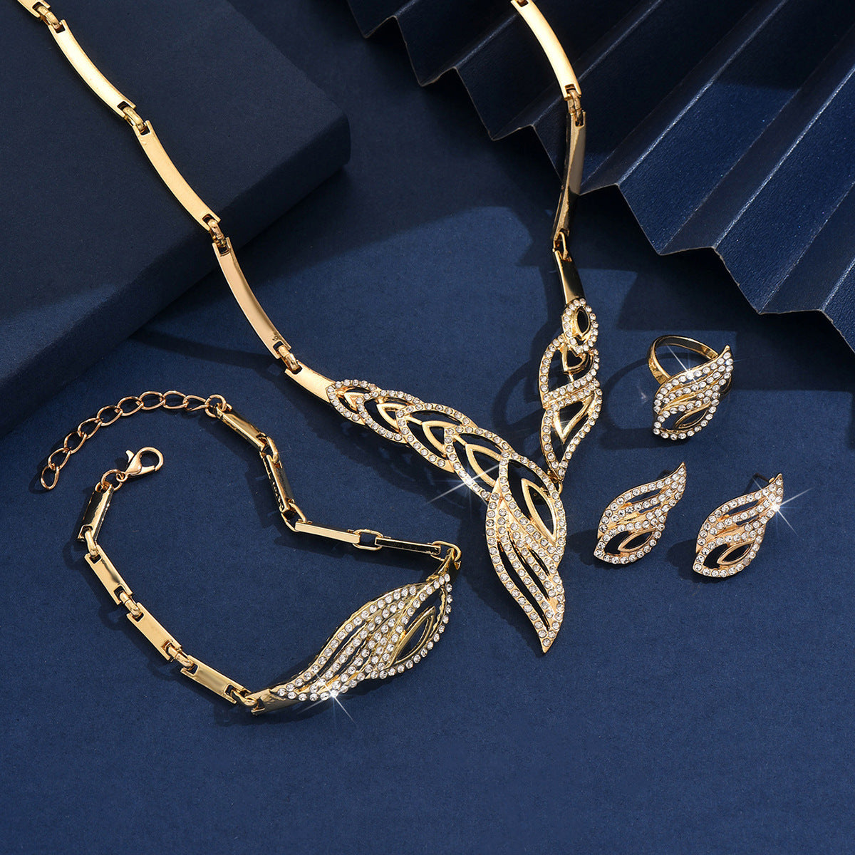 Fashion Golden Leaves Ear Niche Design Rings