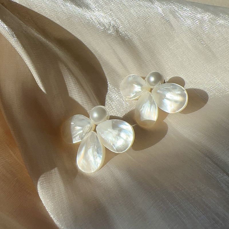 Women's Shell Clover Light Shadow Continuous Urban Cold Feeling Simple Feelings Earrings