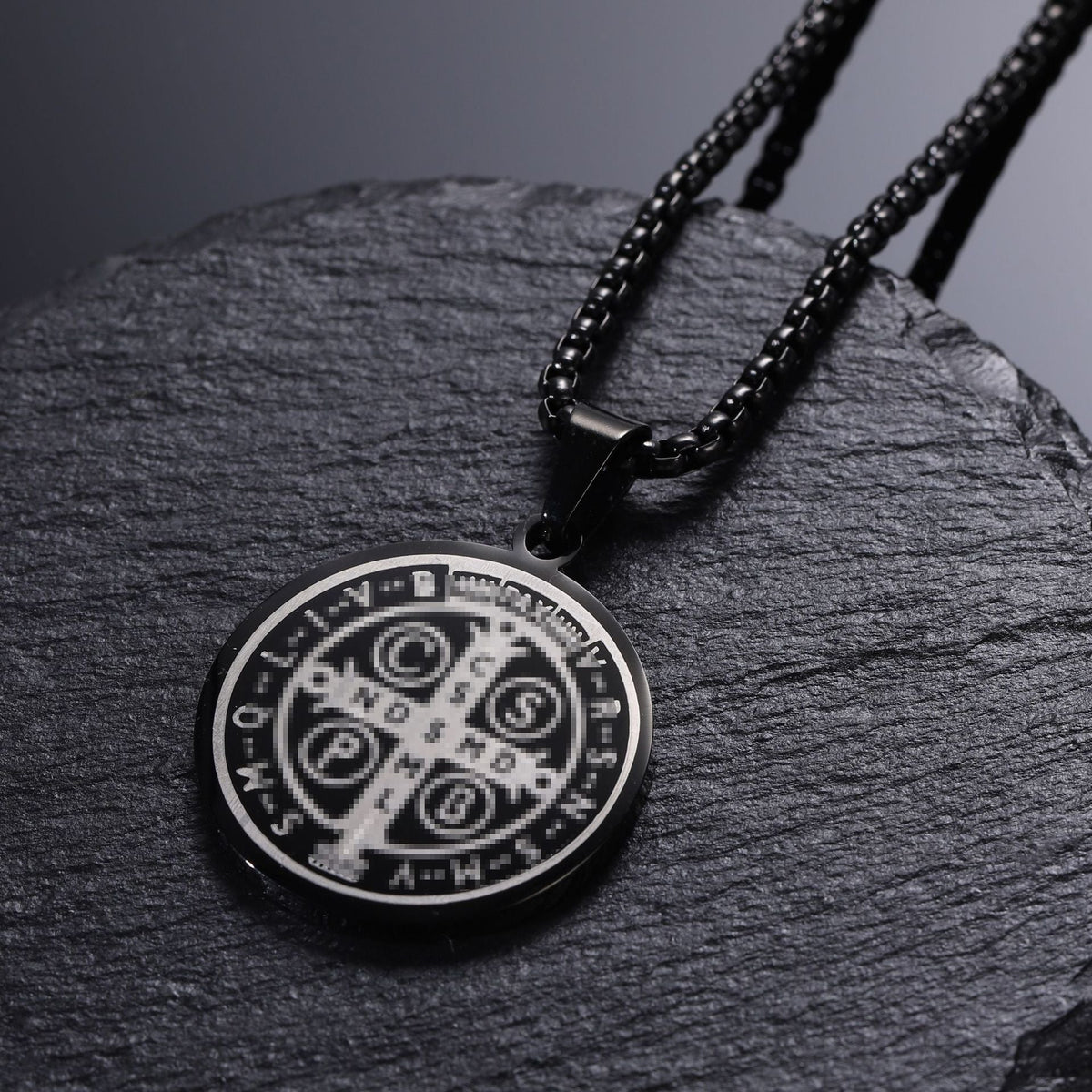 Stainless Steel Benedict Electroplated Round Hip Hop Sweater Pendant