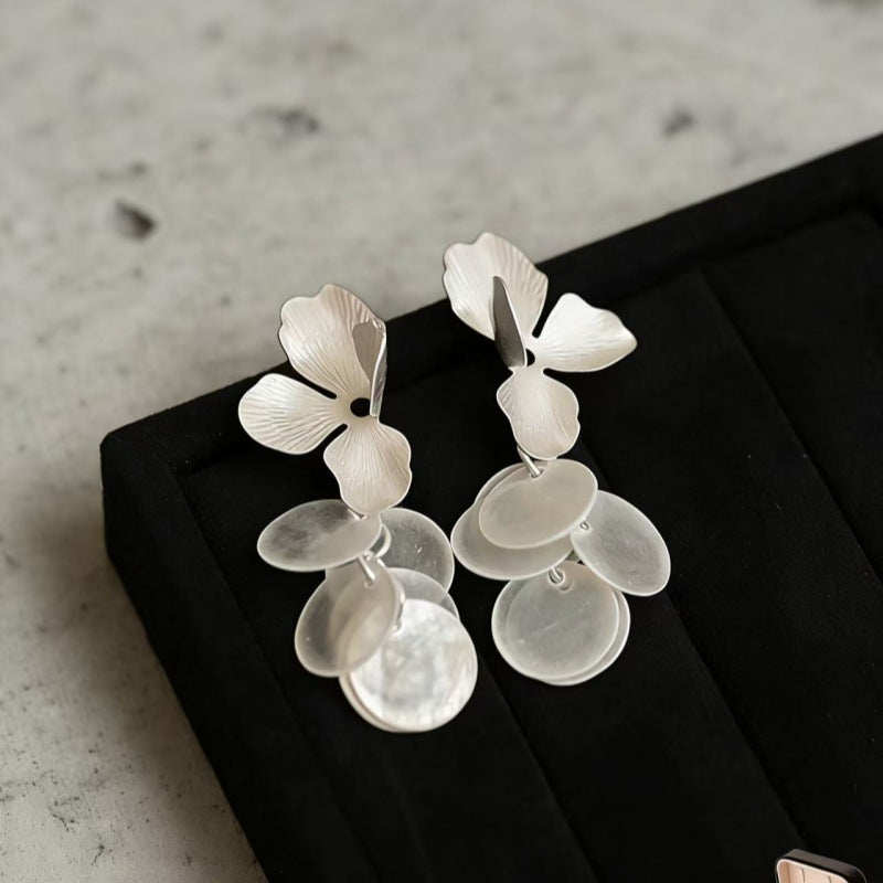 Luxury Matte Metal Petal Fringe Ear High-grade Sensitive Diligent Small Earrings