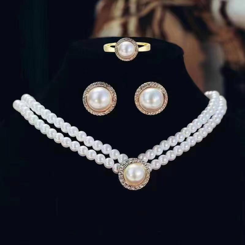 Style Oval Emerald Hepburn Graceful French Pearl Clavicle Jewelry Set
