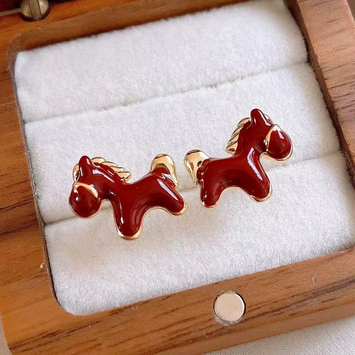 Red Unique Design Fashionable Light Luxury Premium Stud Earrings