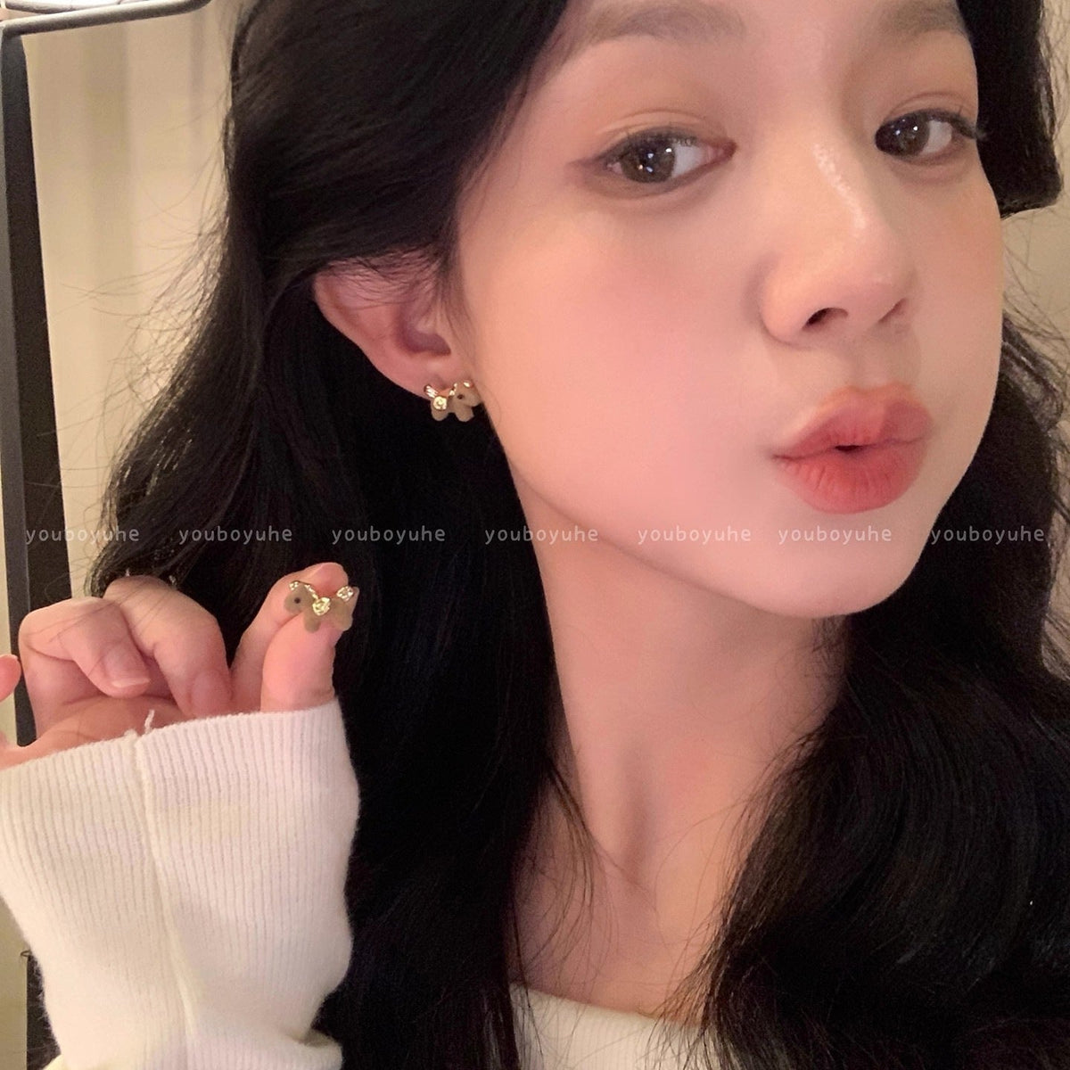 Red Unique Design Fashionable Light Luxury Premium Stud Earrings
