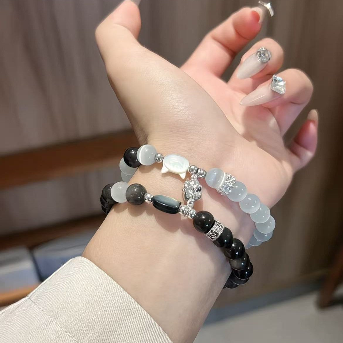 Stone Opal Fashionable High-grade Magnetic Cat's Paw Shell Bracelets