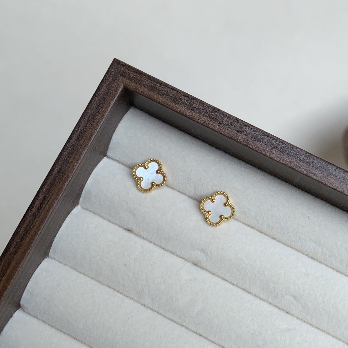 Balmain Delicate Small Clover Temperament Wild Niche Stud Earrings