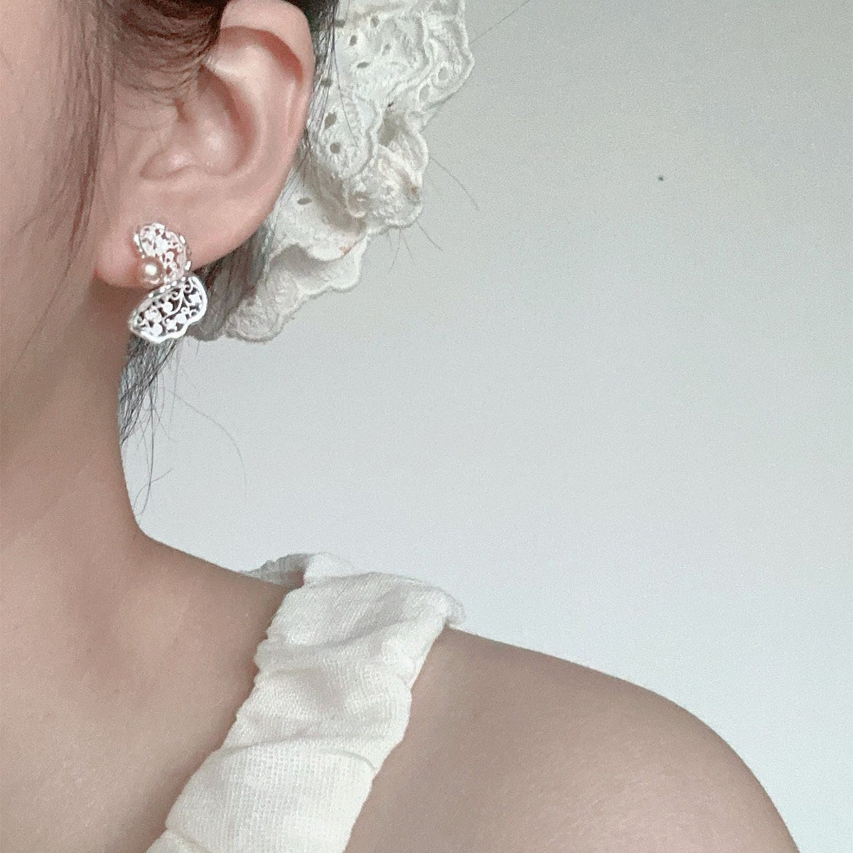 Women's Temperament Design Pattern Hollow French Entry Lux Exquisite High-grade Versatile Stud Earrings
