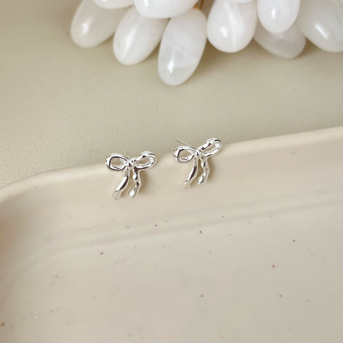 High-grade Sier Bow Affordable Luxury Fashion Elegant Commuter All Earrings