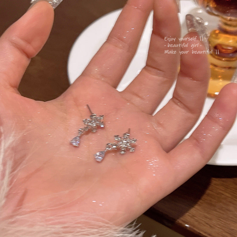 Sier Needle Light Luxury Minority Snowflake Zircon Ear Tide Graceful Stud Earrings