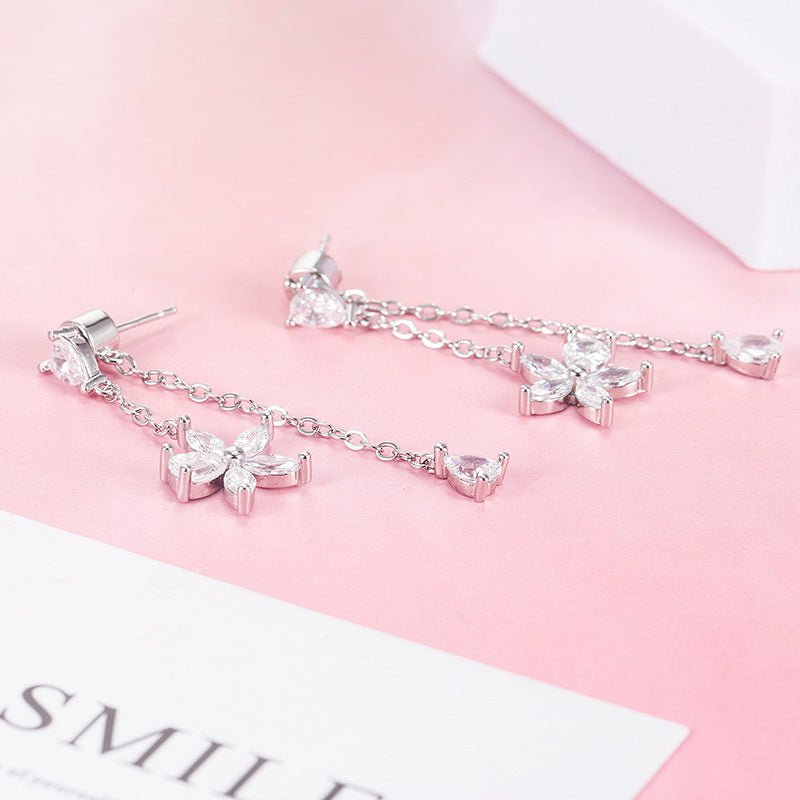 Women's Korean Fresh Five Petal Flower Elegant Stud Earrings