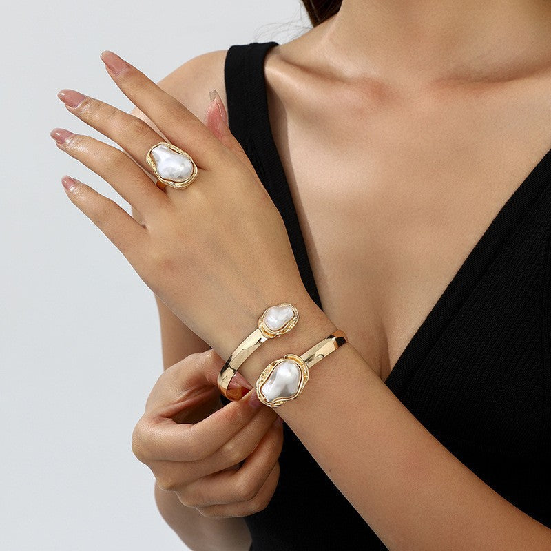 Women's Elegant Artificial Baroque Imitation Pearl Suit Bracelets