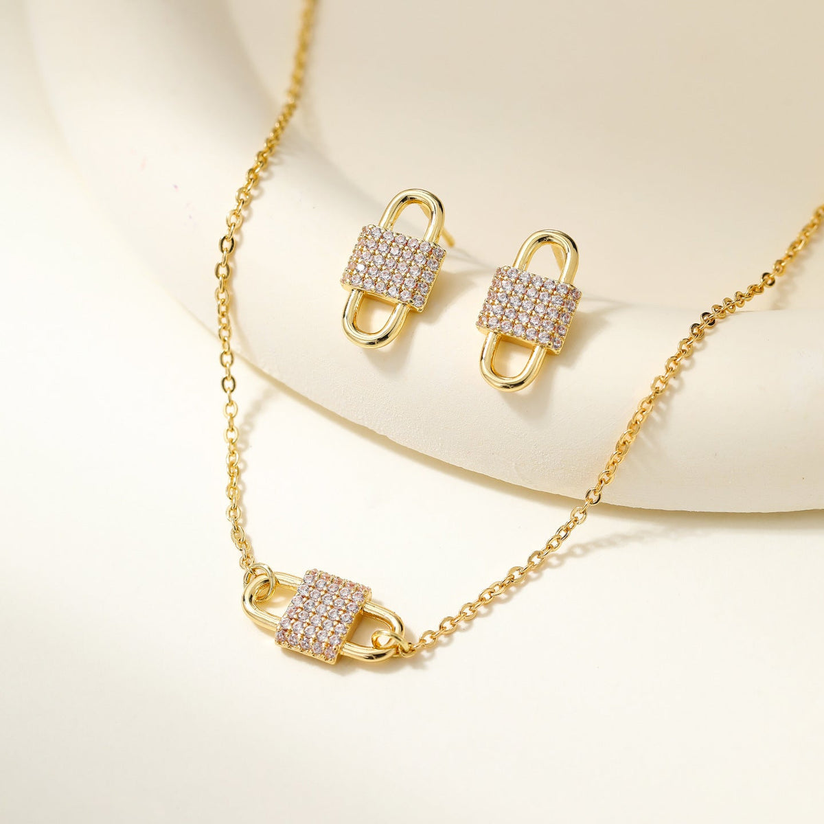 Women's Clover Diamond In The Debris Butterfly Necklaces