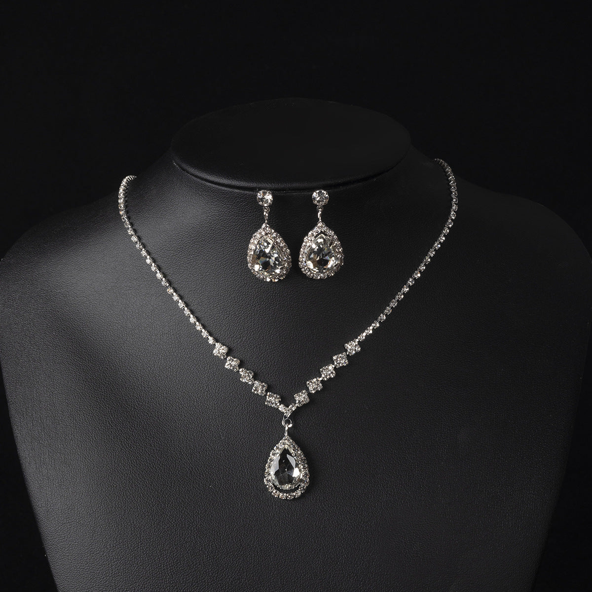 Fashion Wedding Bright Full Diamond Water Drop Rings