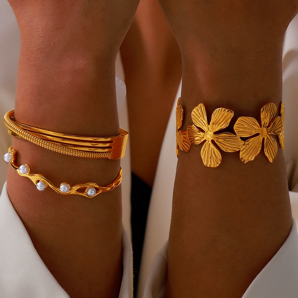 Women's Texture Design Gold Plated Light Luxury Bracelet