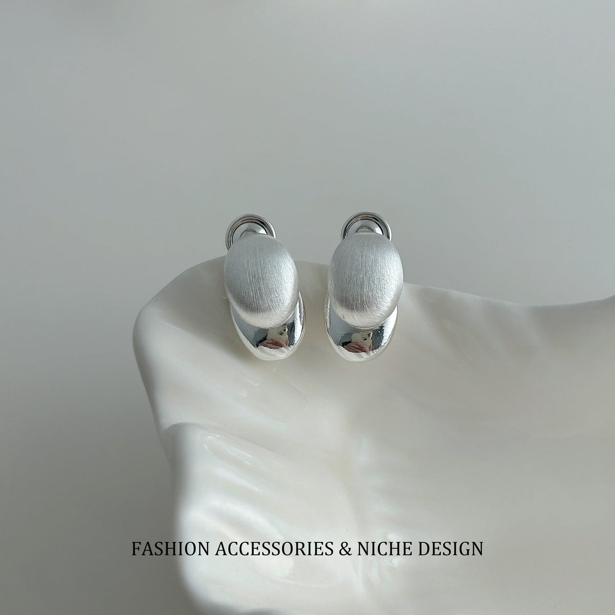 Metal Contrast Color Brushed Simple Elegant Two-way Light Luxury Minority Earrings