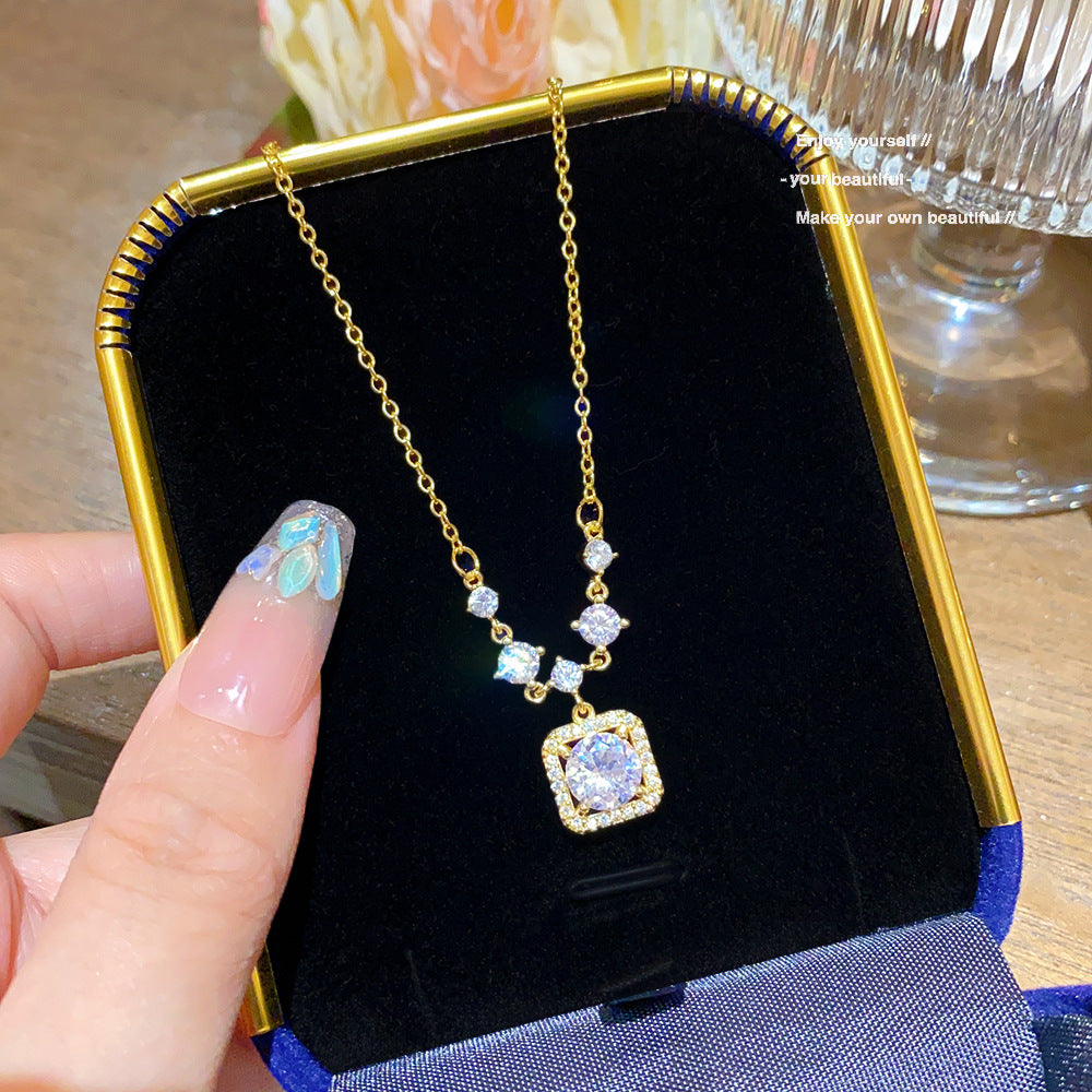 Women's High-grade Style Niche Design Commuter Sugar Exquisite Clavicle Necklaces