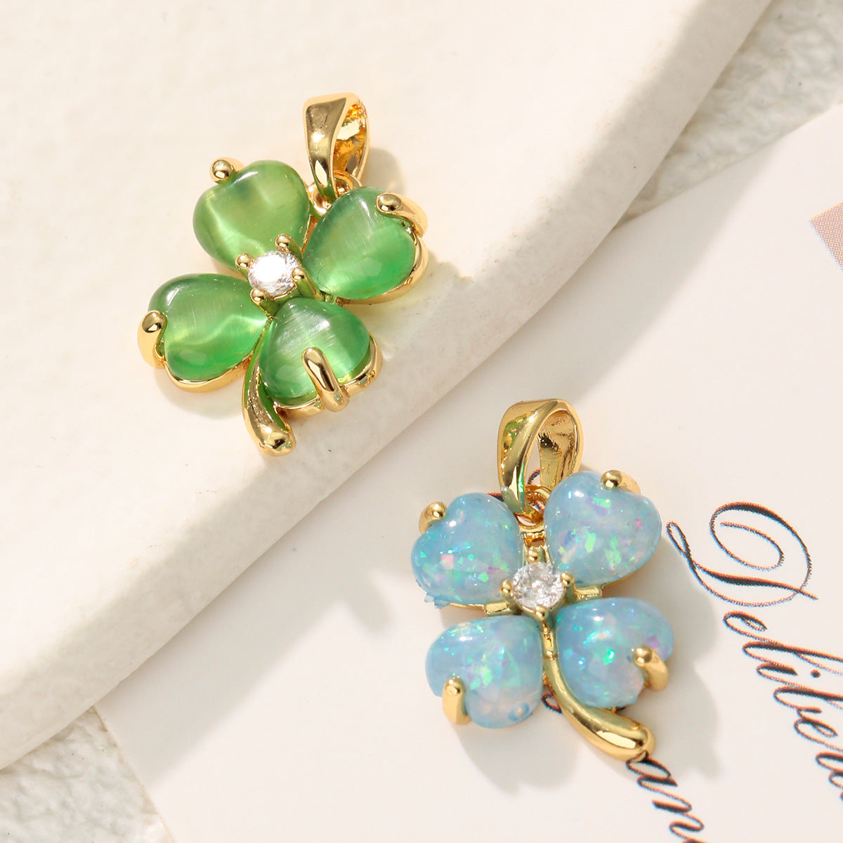 Light Luxury Four-leaf Clover Gold Inlaid Zircon Pendants