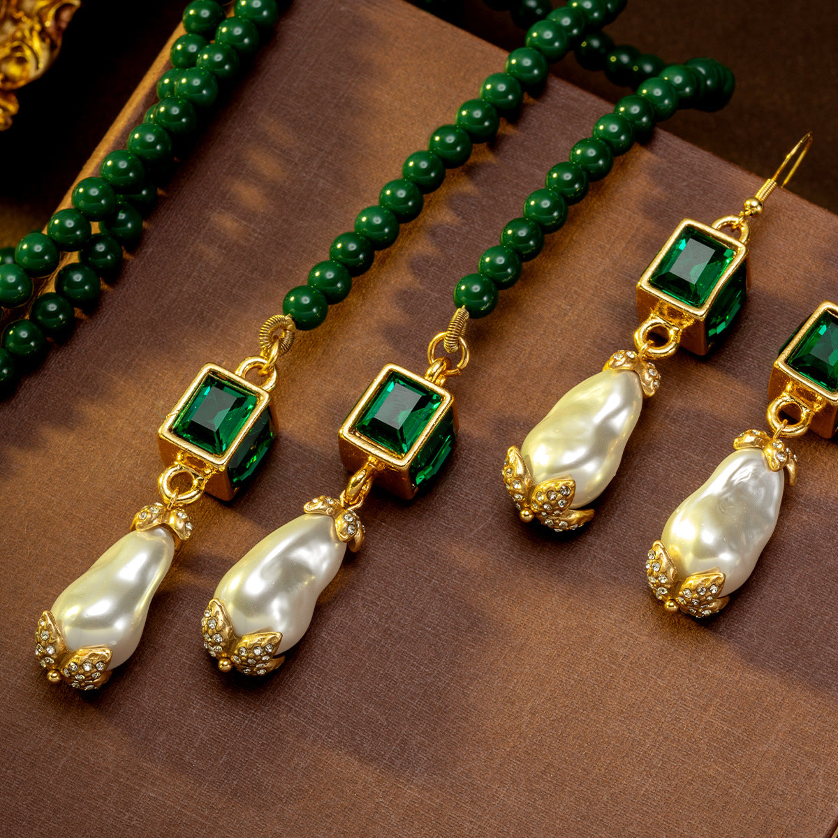Emerald Square Sugar Sweater Chain Affordable Luxury Fashion High Sense Necklace