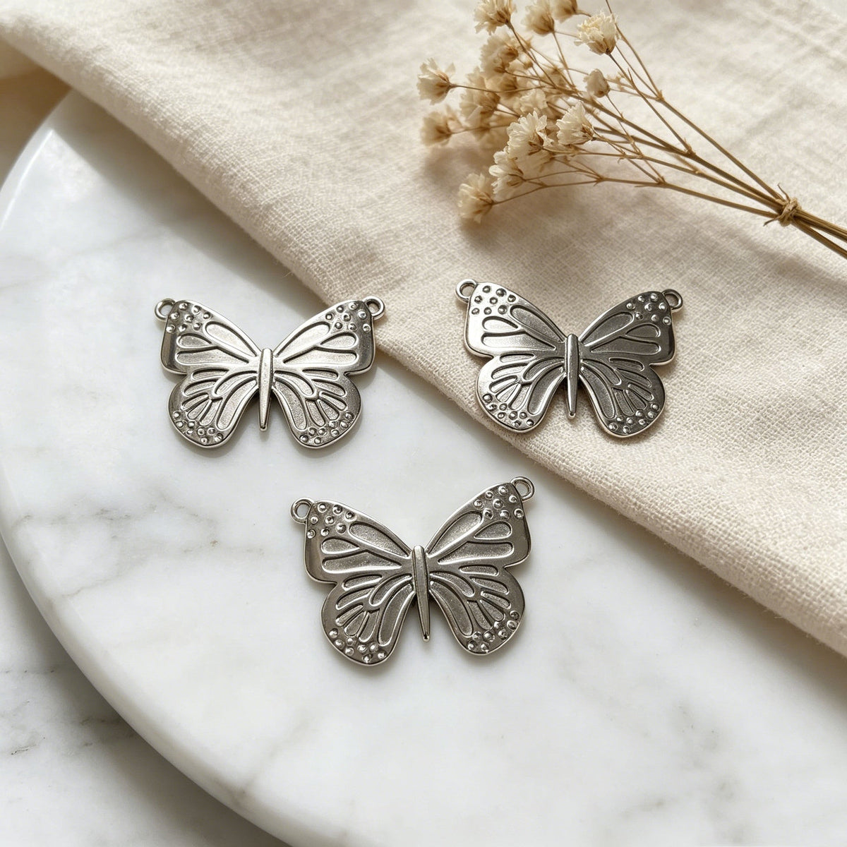 High-grade Large Metal Butterfly Double Hole Pendant