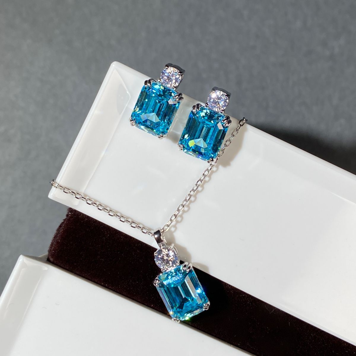 Women's High Carbon Diamond Simple Chain Necklaces