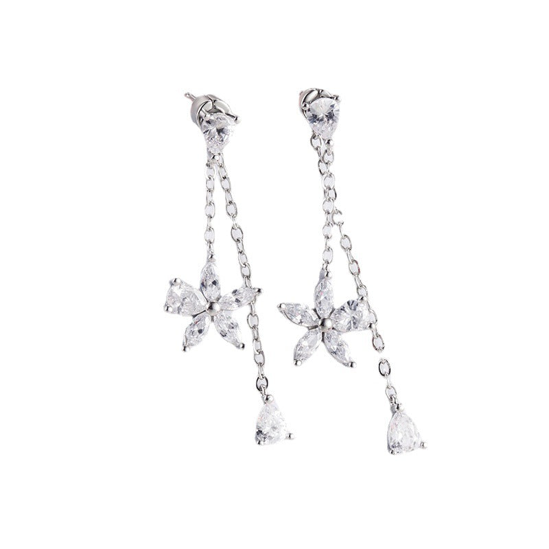 Women's Korean Fresh Five Petal Flower Elegant Stud Earrings