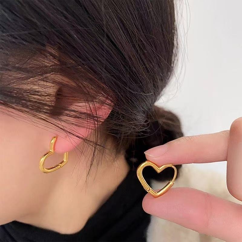 Women's Style Fresh Simple Ear Clip Wave Light Luxury Minority Stud Earrings