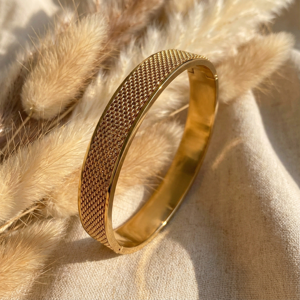 Women's Fashionable Mesh Stainless Steel Simple Vacuum Electroplating Bracelet