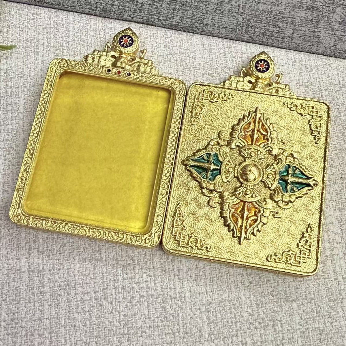 Of The Buddha Double-sided Window Colorful Crystals Beast Head Frame Pendants
