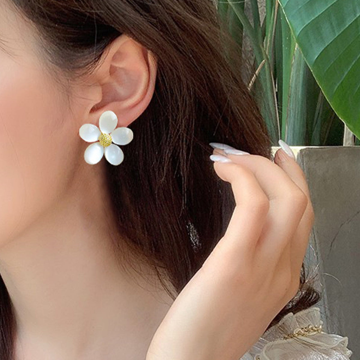 White Jelly Petals Super Fairy Sweet Stud Earrings