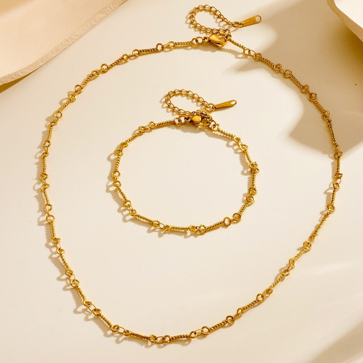 Women's Chain Simple Personality Fashionable Golden Jewelry Set