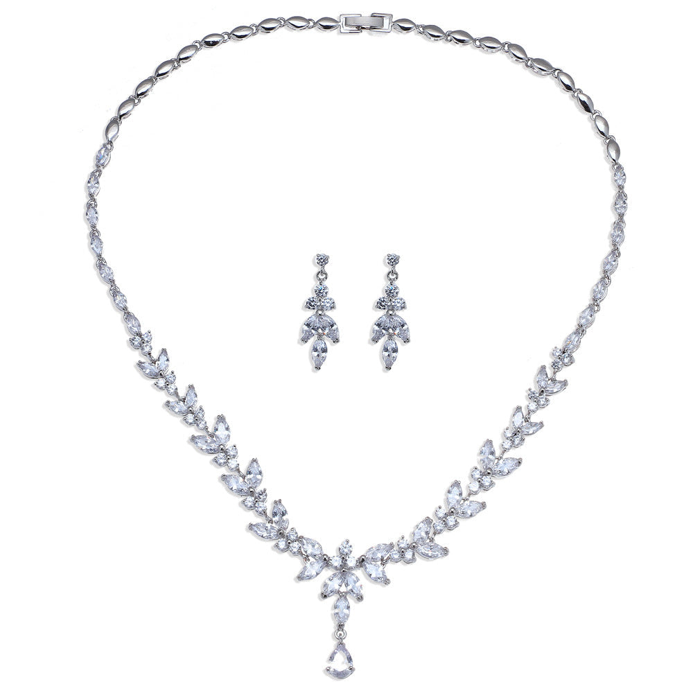 Fashionable Simple Elegant Long Horse Eye Water Necklaces