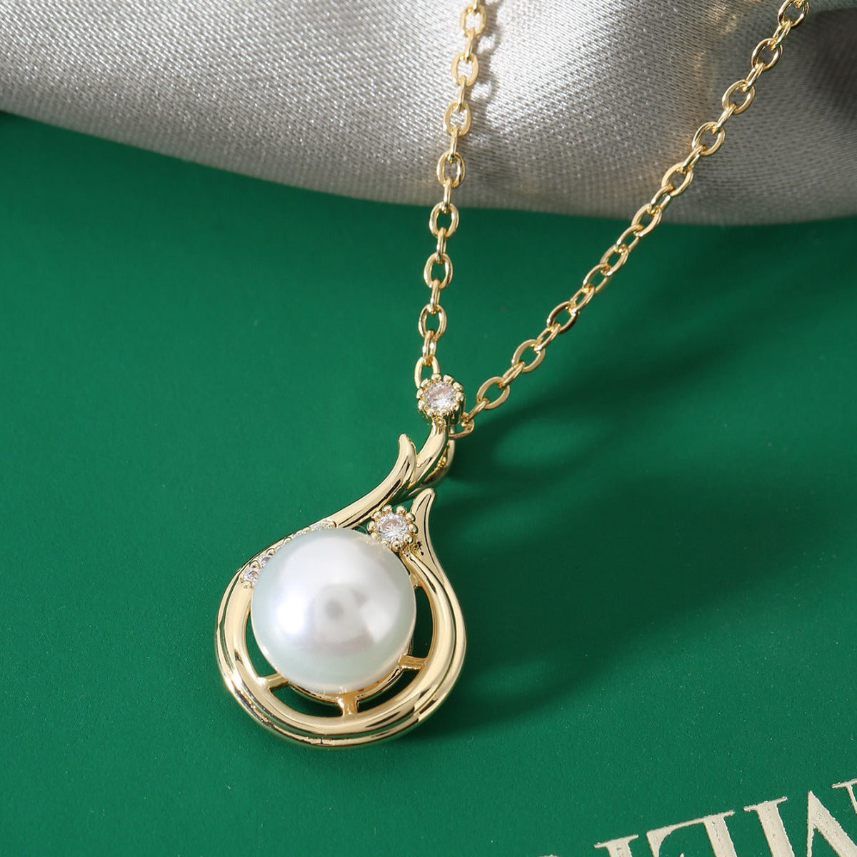 Women's High Sense Of Which Design Round Necklaces