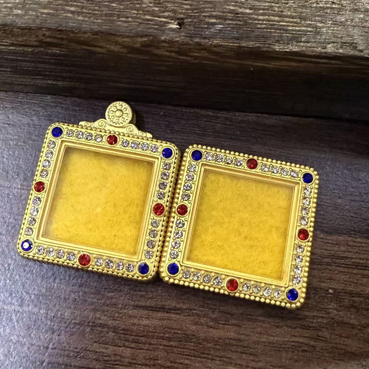 Crafts Jeweled Small Gold Bar Niche For Pendants