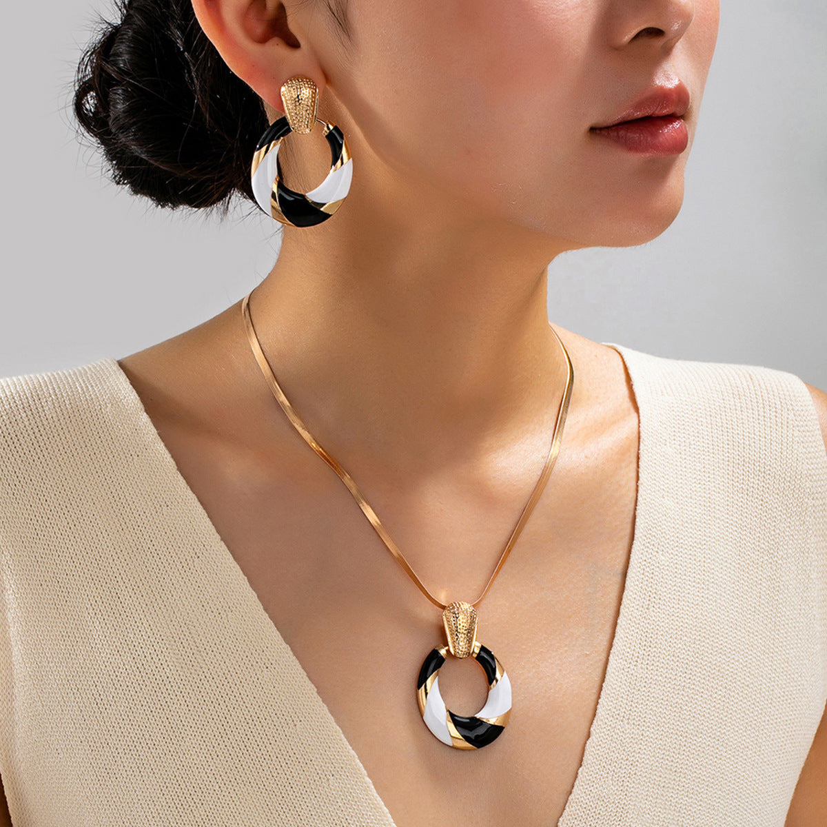 Color Matching Black White Oil Dripping Design Snake Bones Chain Jewelry Set