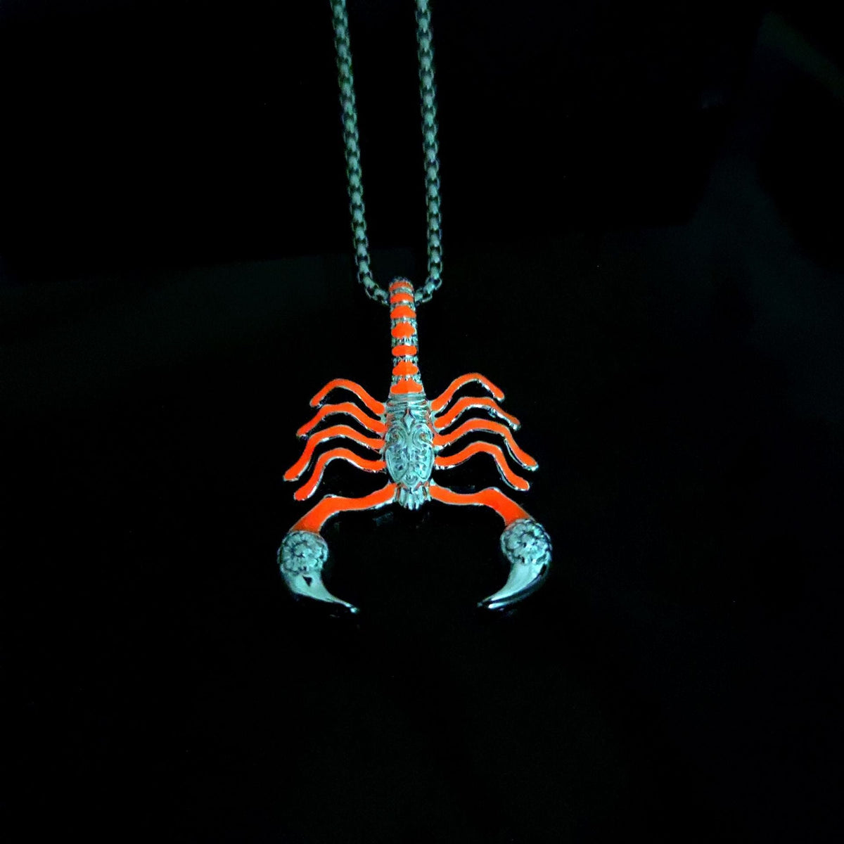 Men's Trendy Handsome Retro Scorpion King Luminous Versatile Personality Lucky Boyfriend Pendant