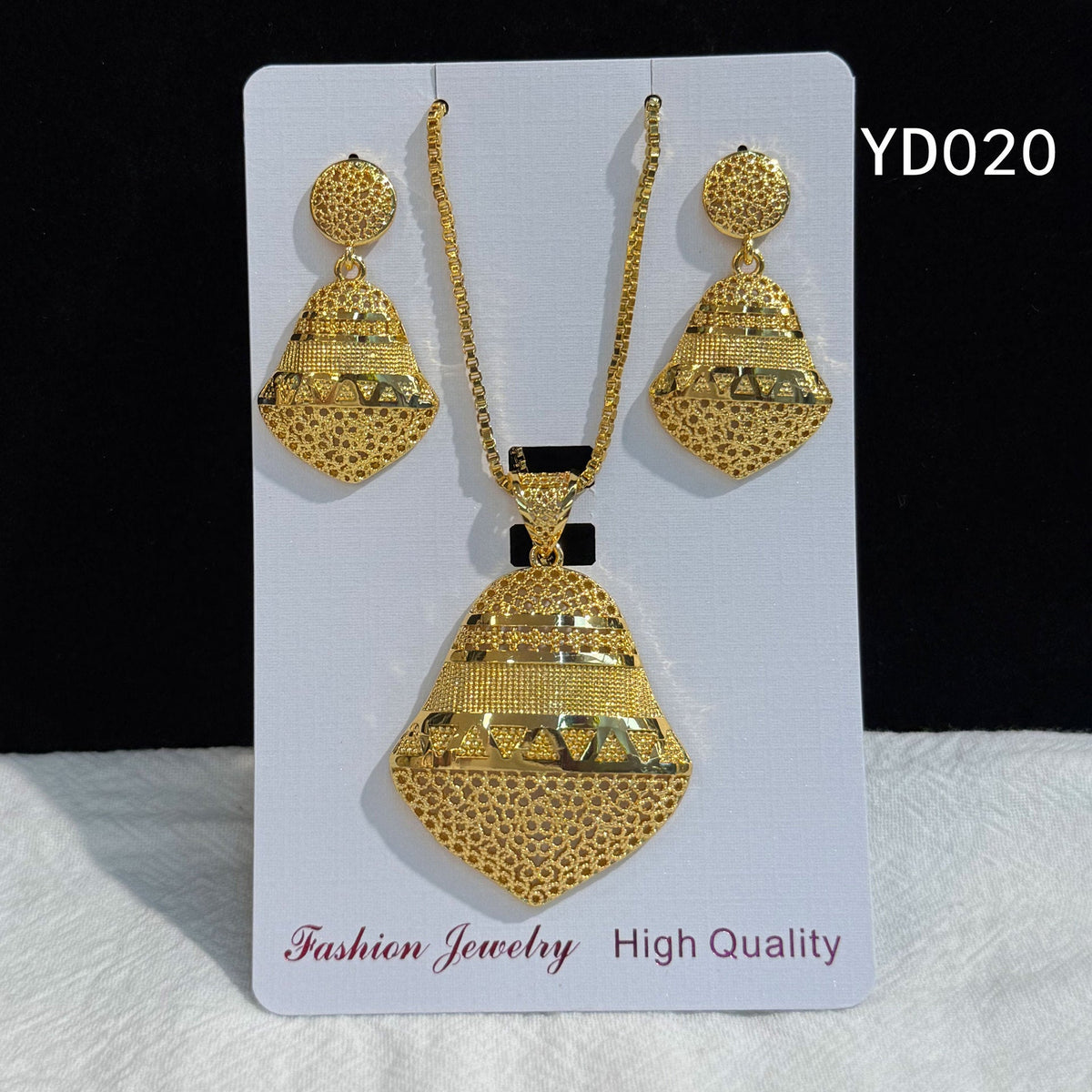 Retro Hollow Light Luxury Gold Love Plated Ethnic Jewelry Set