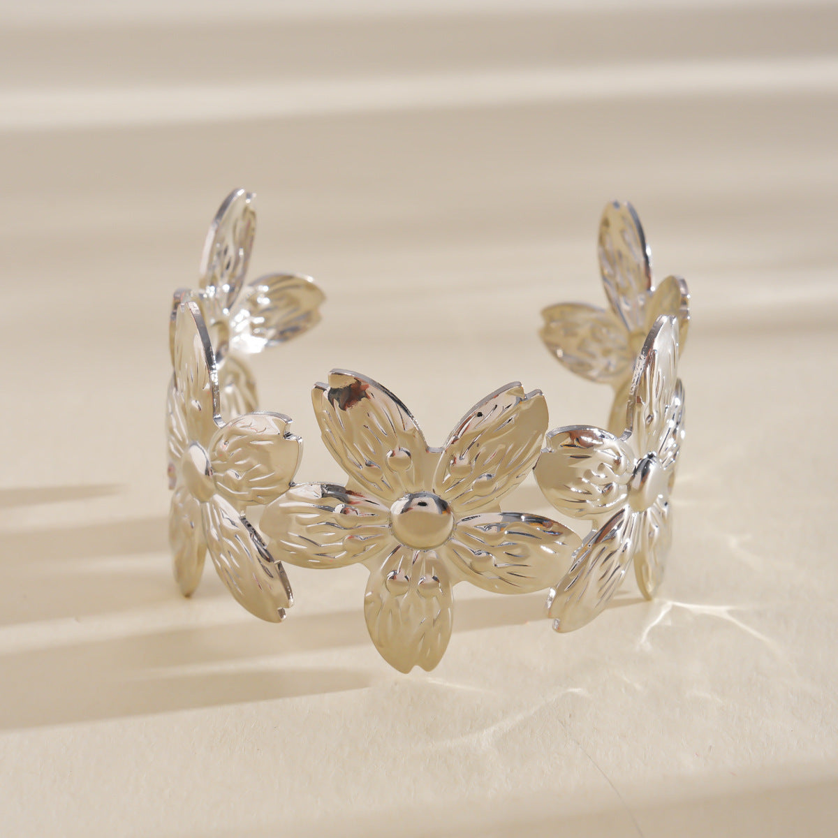 Flowers Open-ended Design Personalized Light Luxury Bracelet