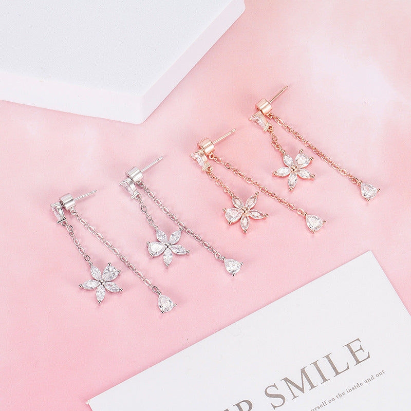 Women's Korean Fresh Five Petal Flower Elegant Stud Earrings